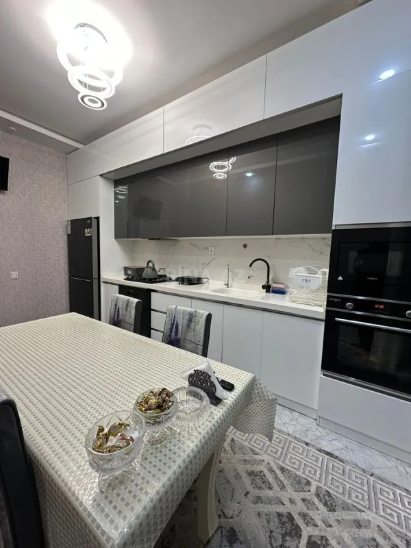 Satılır 3 otaqlı mənzil 98 m²