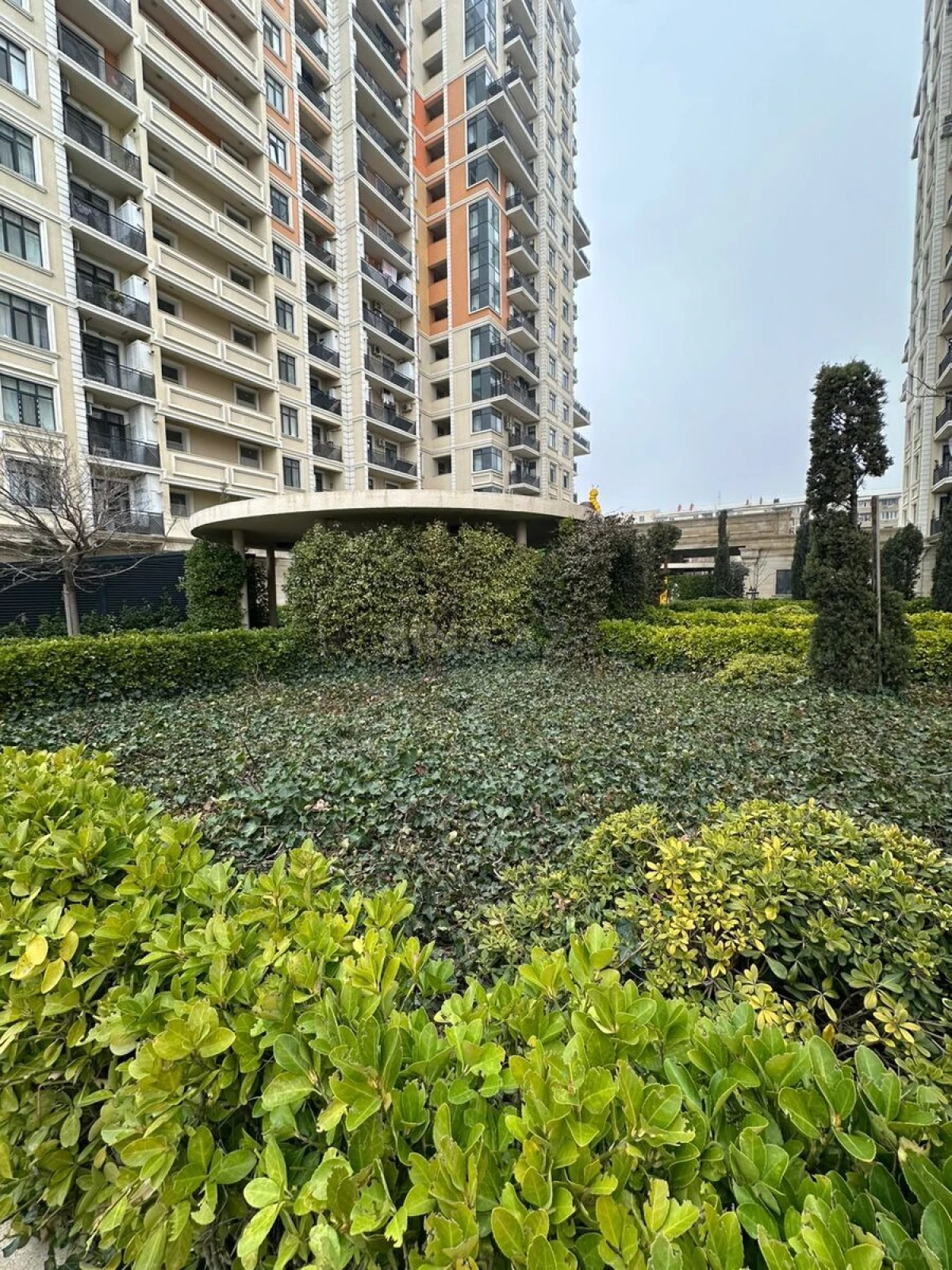 Satılır 3 otaqlı mənzil 98 m²