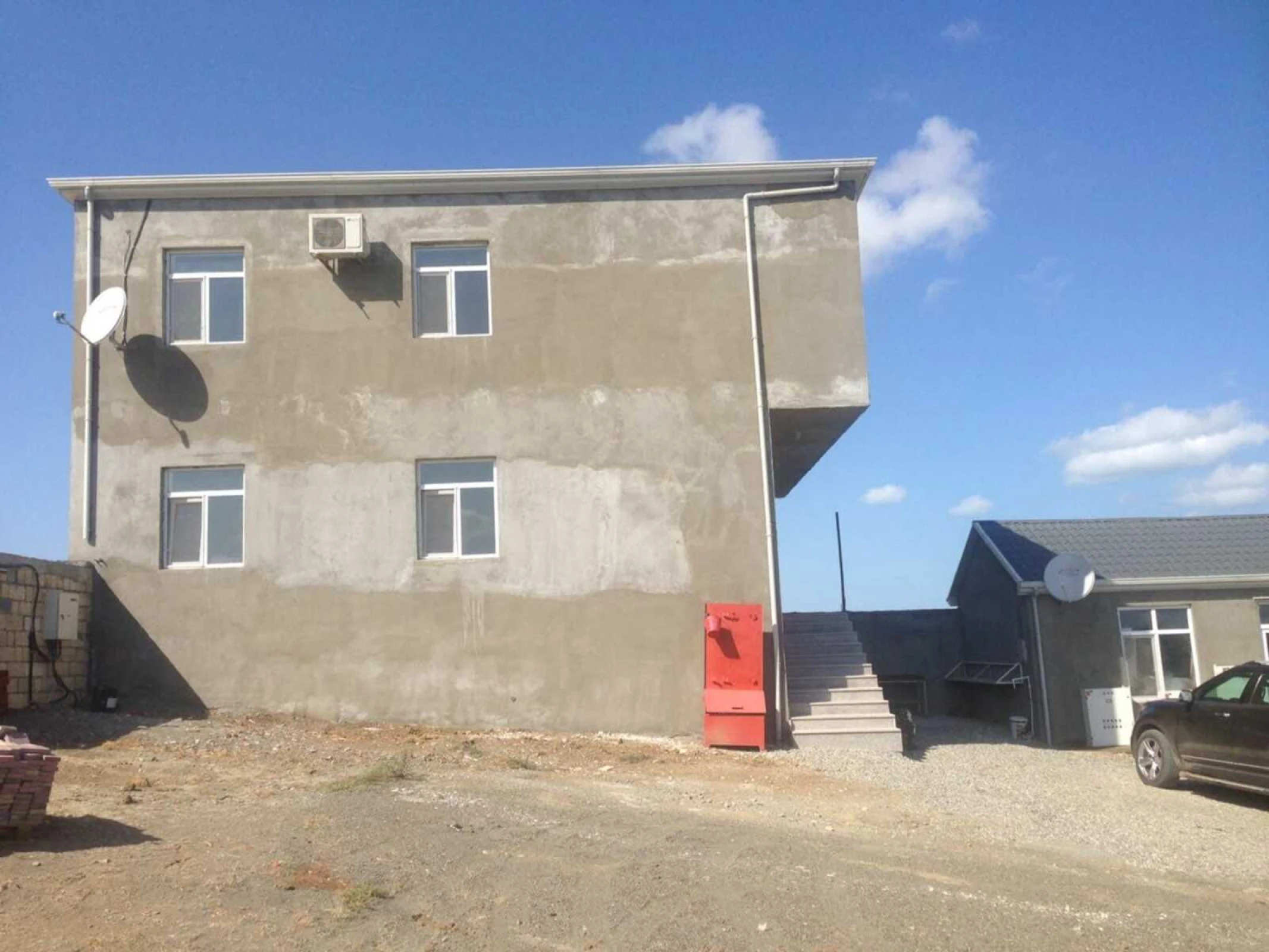 Satılır obyekt 700 m²