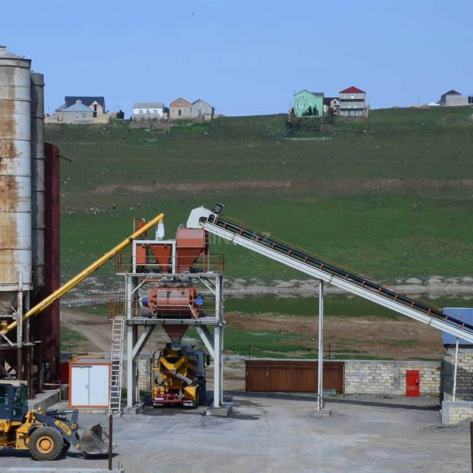 Satılır obyekt 700 m²