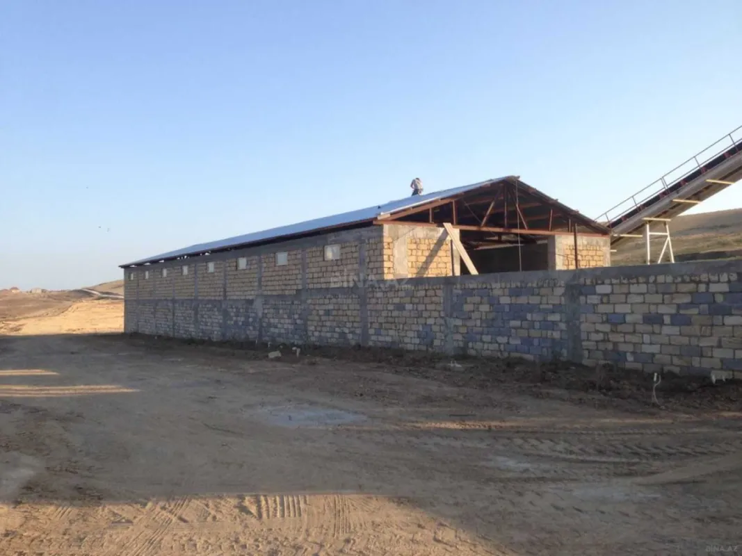 Satılır obyekt 700 m²