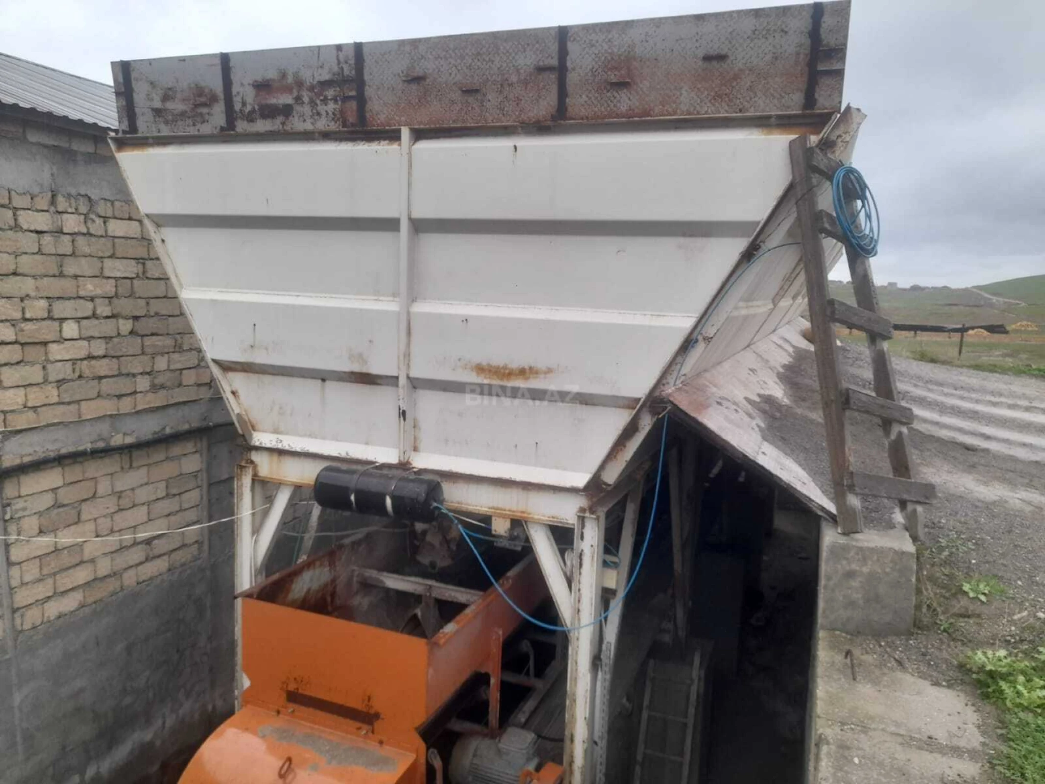 Satılır obyekt 700 m²