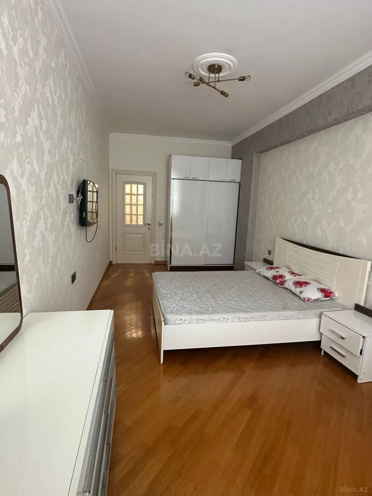 Satılır 3 otaqlı mənzil 102 m²
