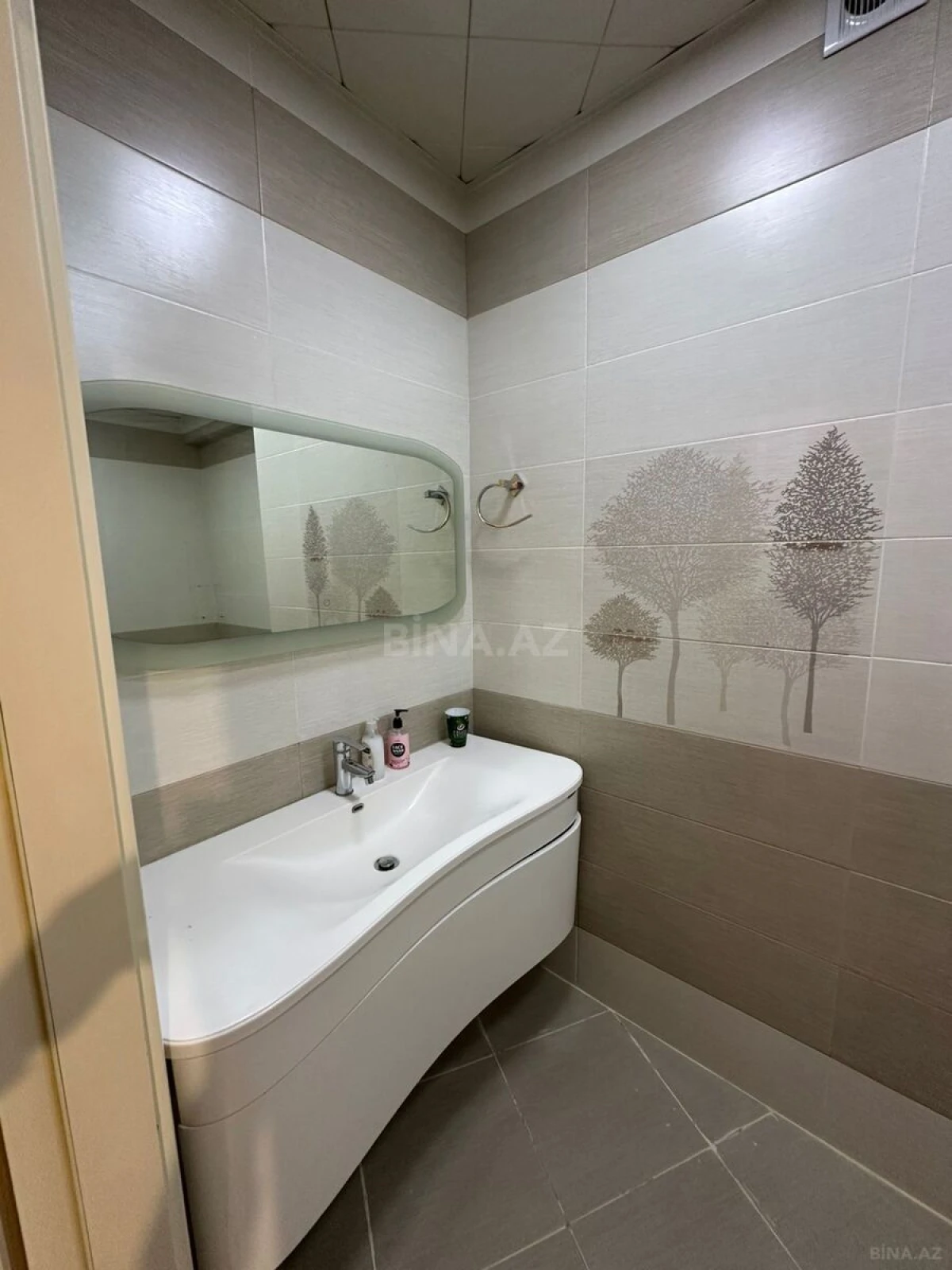 Satılır 3 otaqlı mənzil 102 m²