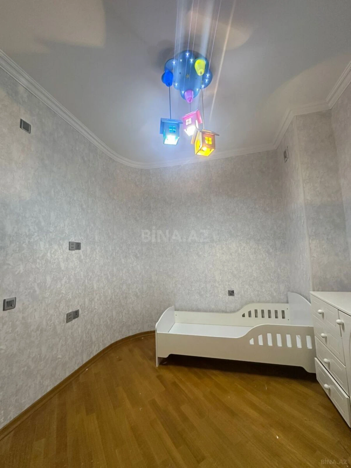 Satılır 3 otaqlı mənzil 102 m²