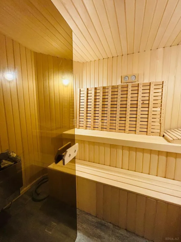 Satılır 9 otaqlı həyət evi 370 m²