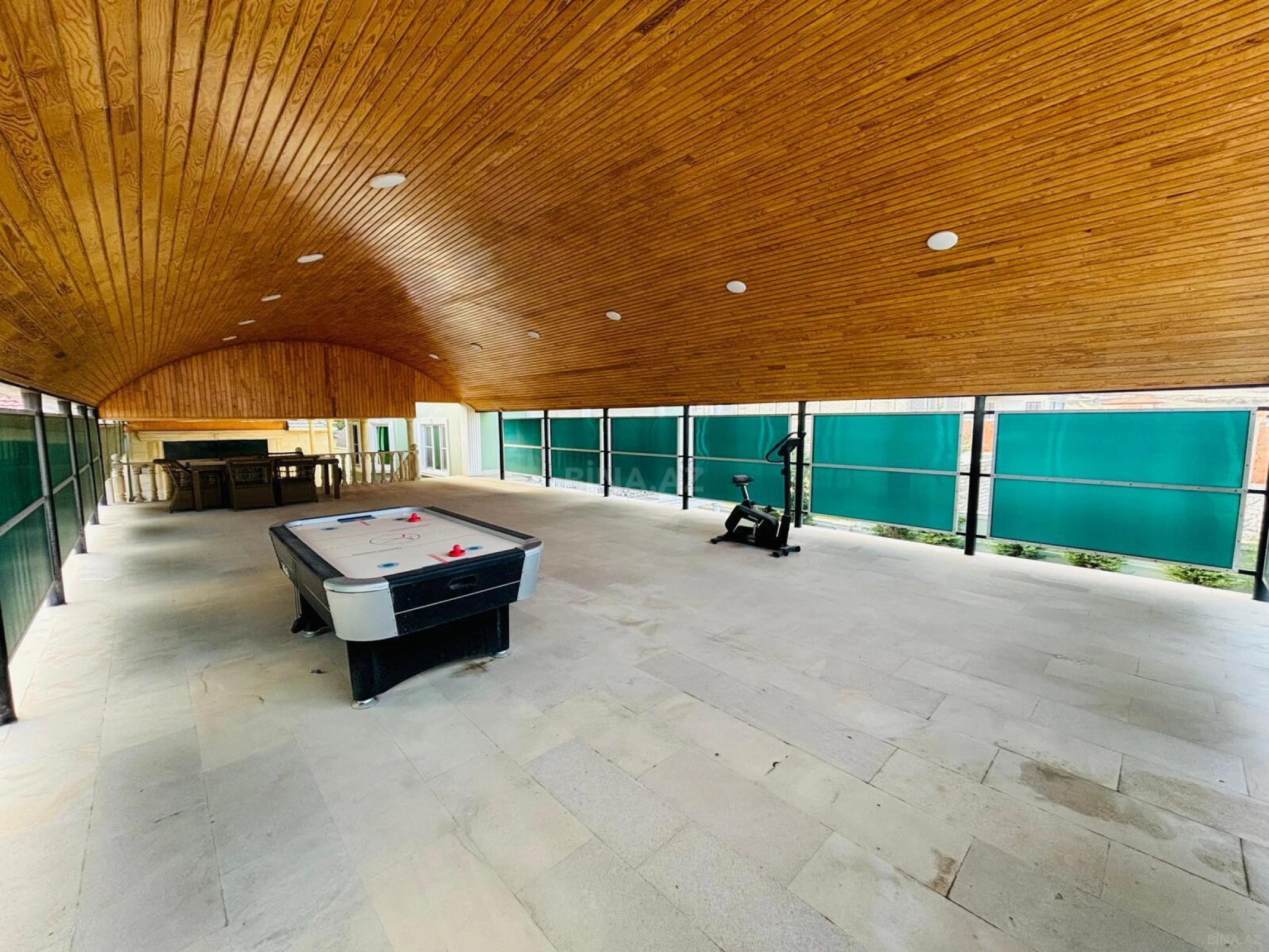 Satılır 9 otaqlı həyət evi 370 m²