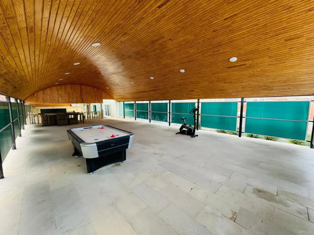 Satılır 9 otaqlı həyət evi 370 m²