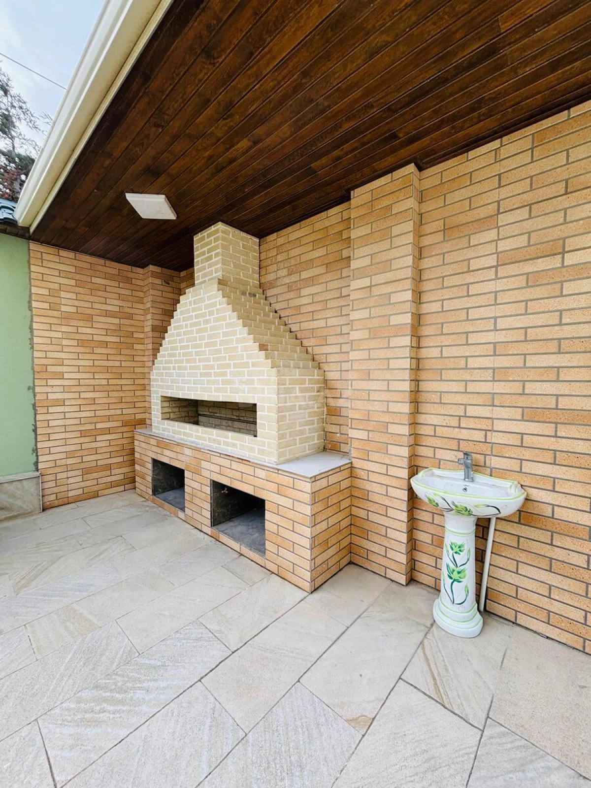 Satılır 9 otaqlı həyət evi 370 m²