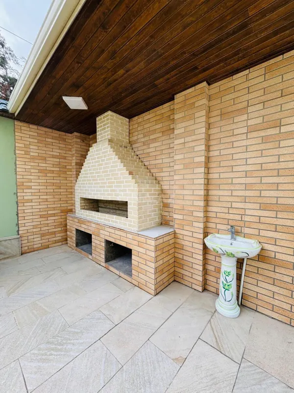 Satılır 9 otaqlı həyət evi 370 m²