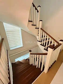 Satılır 9 otaqlı həyət evi 370 m²