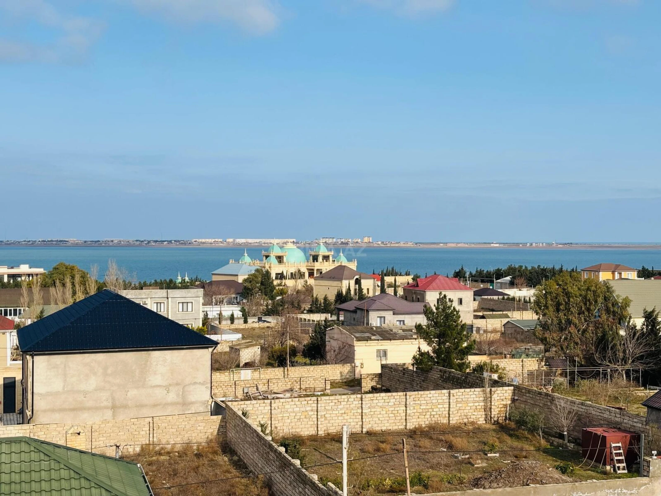 Satılır 9 otaqlı həyət evi 370 m²