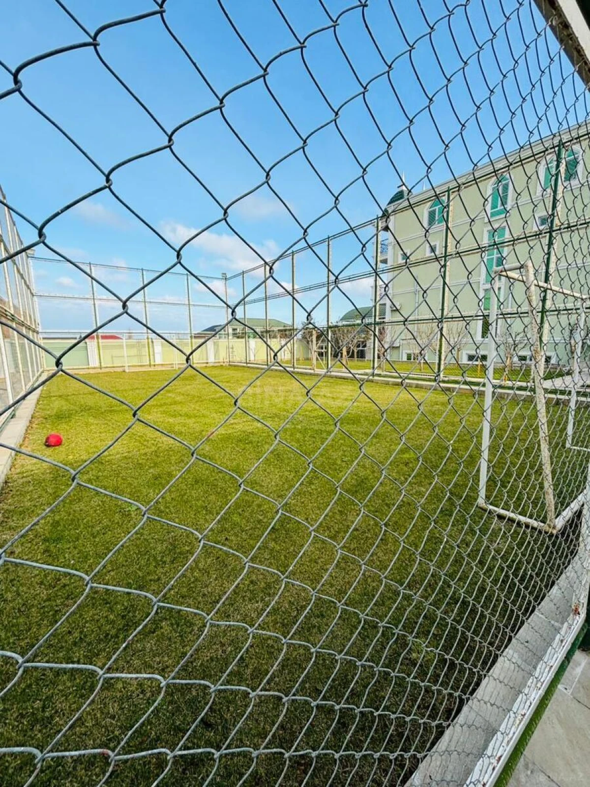 Satılır 9 otaqlı həyət evi 370 m²