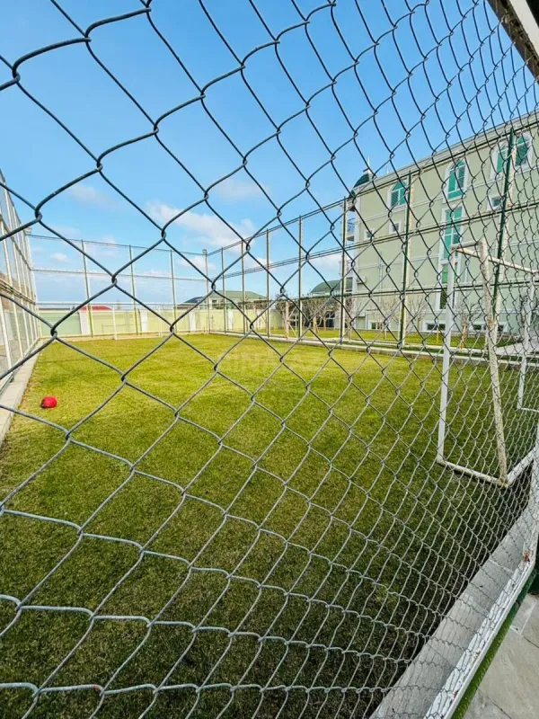 Satılır 9 otaqlı həyət evi 370 m²