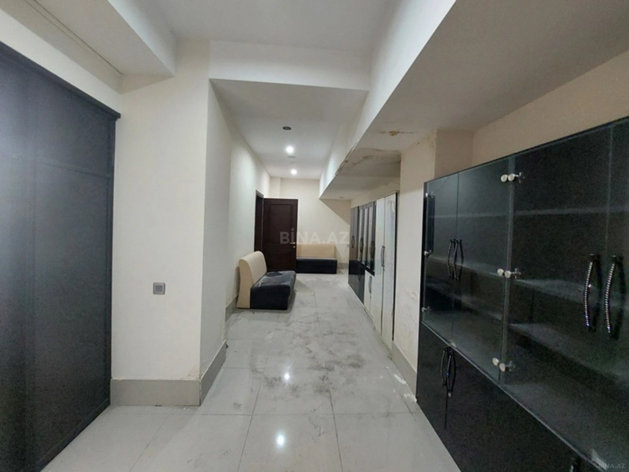 Satılır obyekt 300 m²