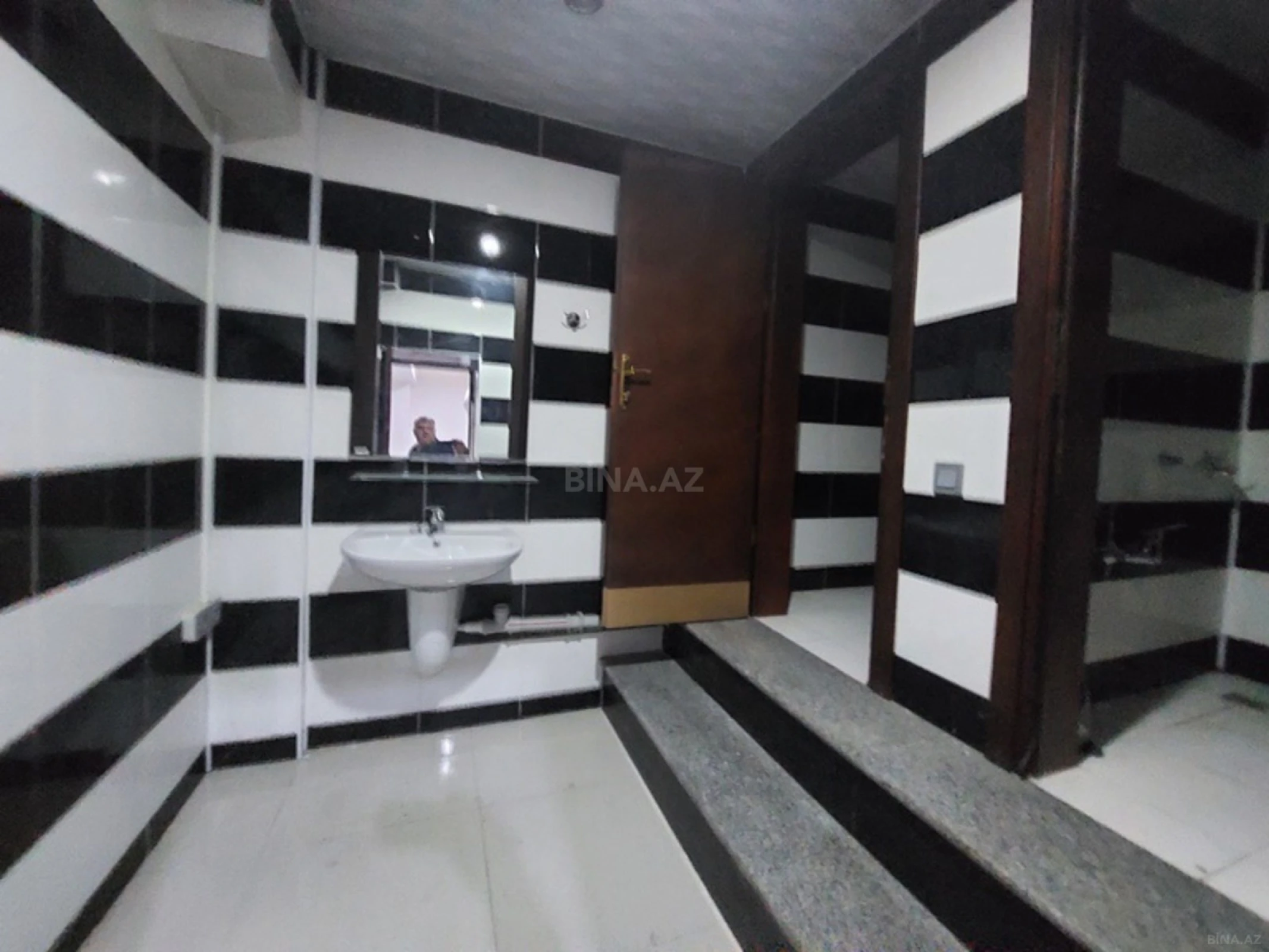 Satılır obyekt 300 m²