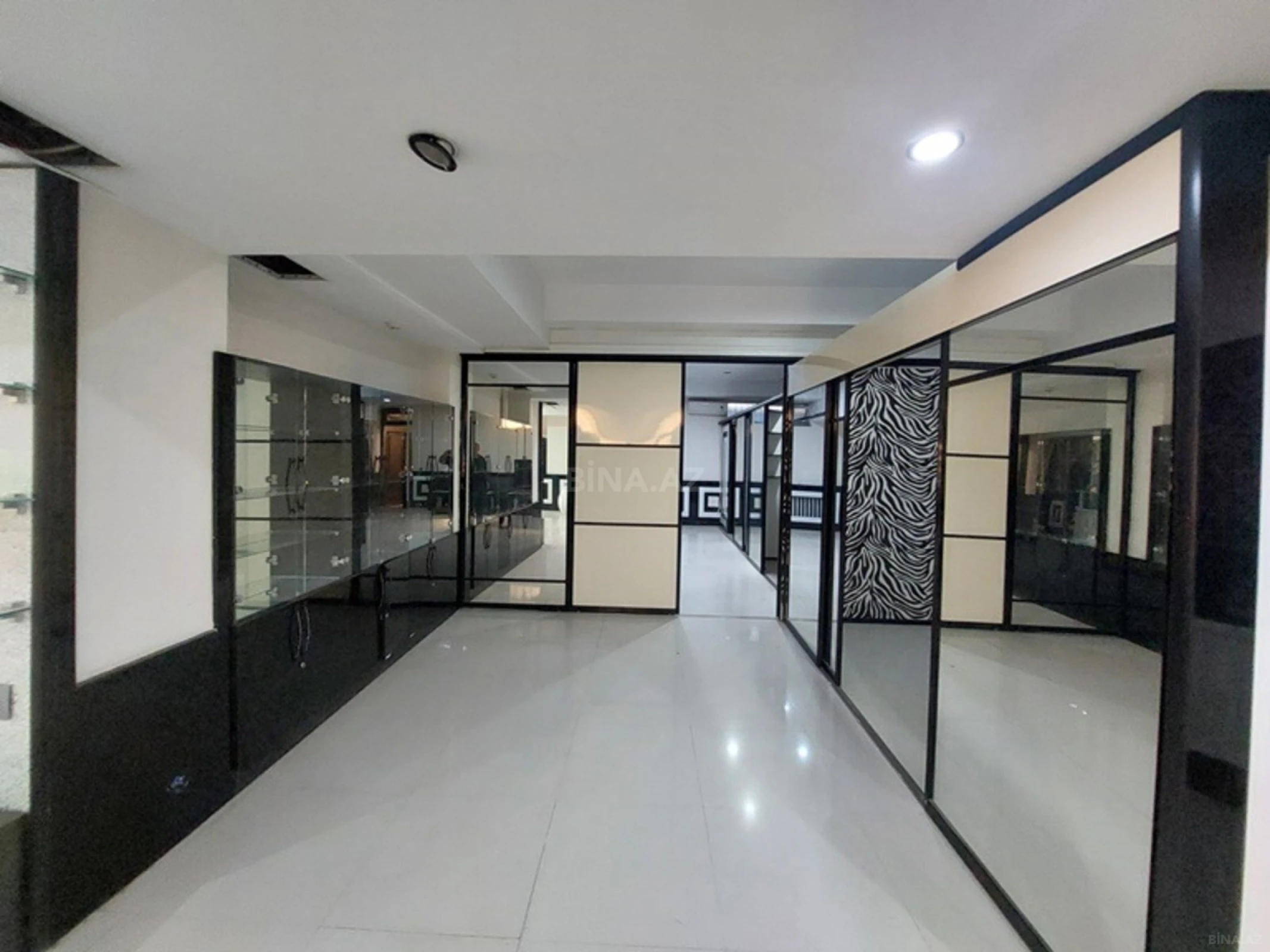 Satılır obyekt 300 m²