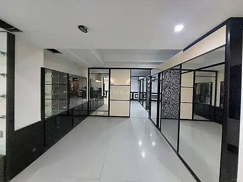 Satılır obyekt 300 m²