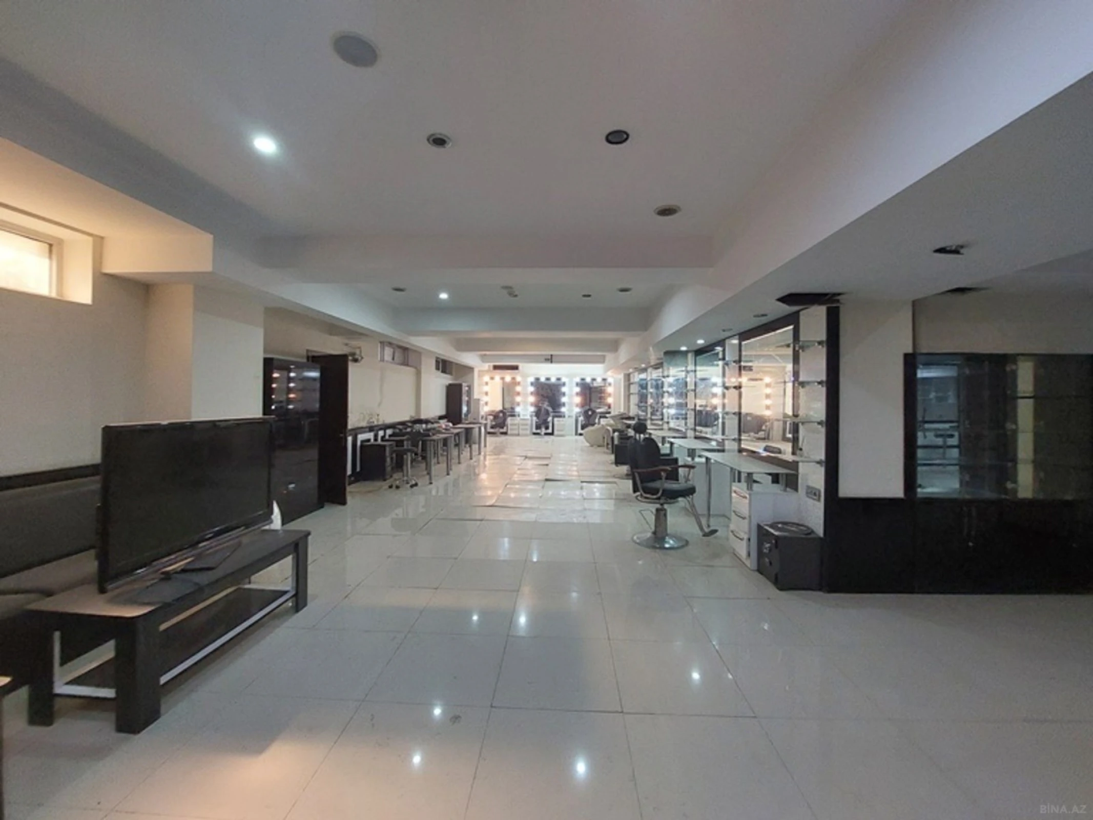 Satılır obyekt 300 m²