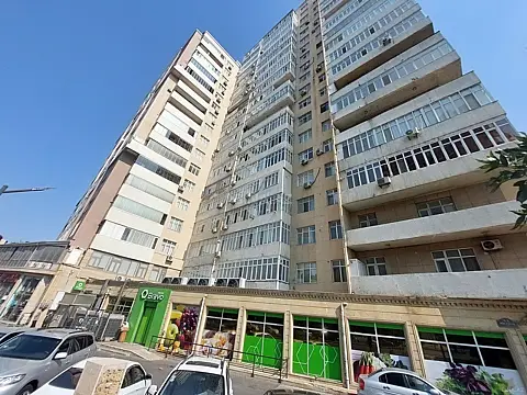 Satılır obyekt 300 m² — Bakı, Memar Əcəmi yanı 300.00 m²