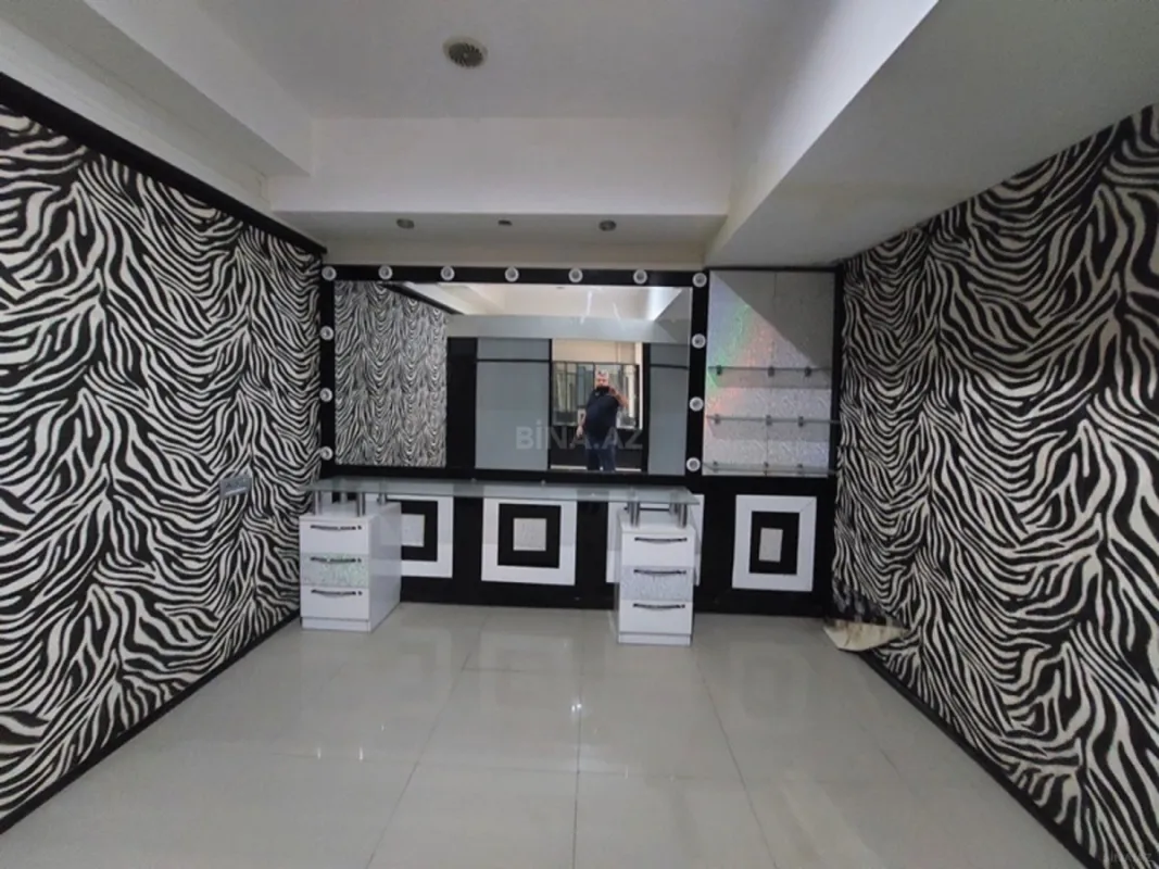 Satılır obyekt 300 m²