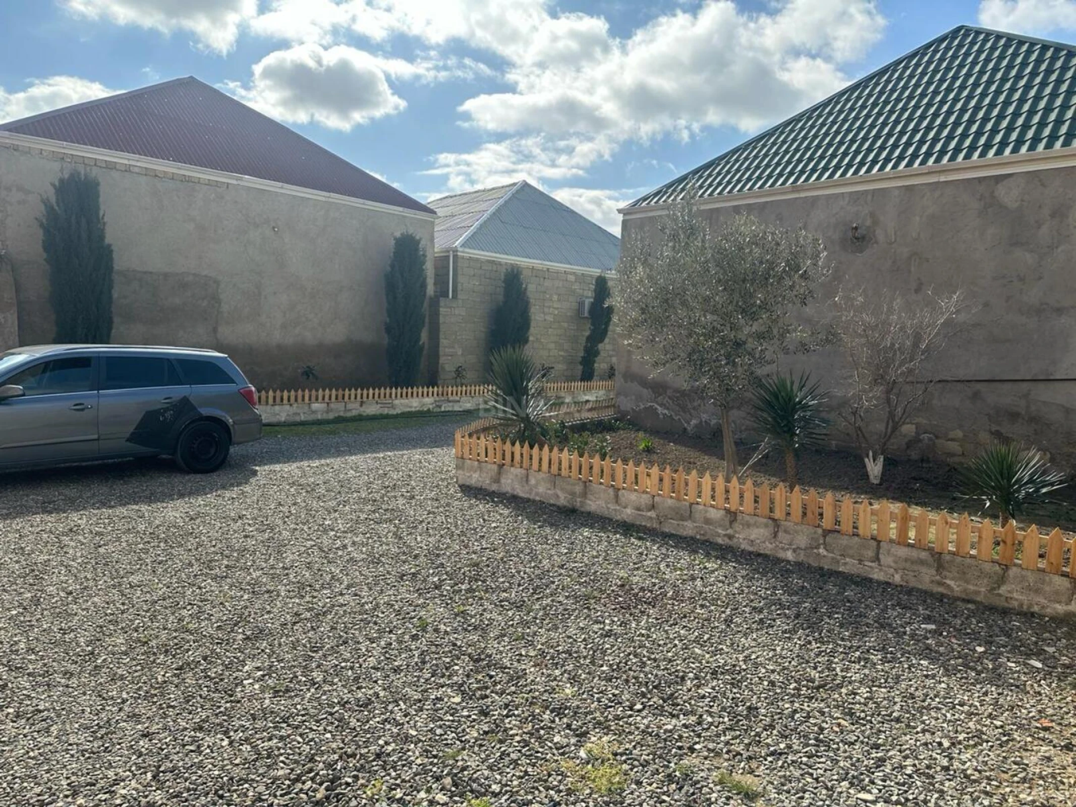 Satılır 5 otaqlı həyət evi 218 m²