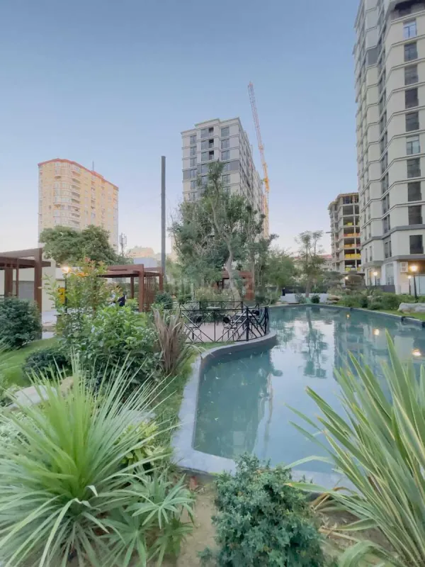 Satılır 4 otaqlı mənzil 215 m²