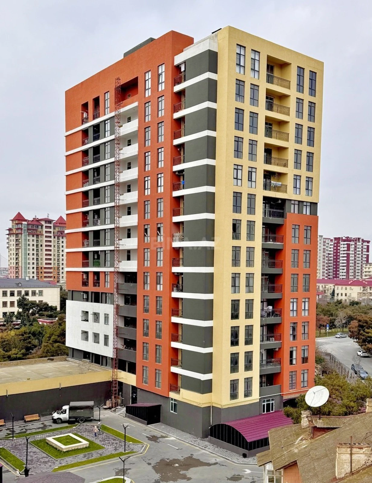 Satılır 3 otaqlı mənzil 128 m²