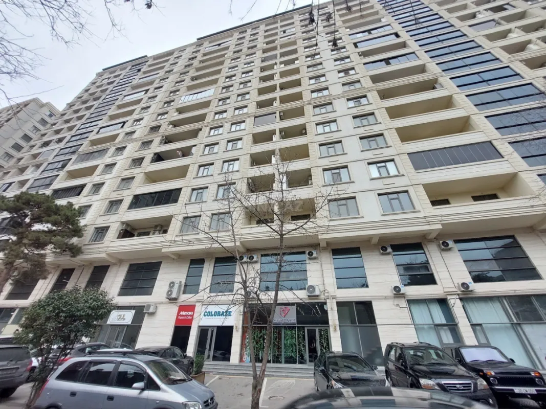 Satılır 2 otaqlı mənzil 118 m²