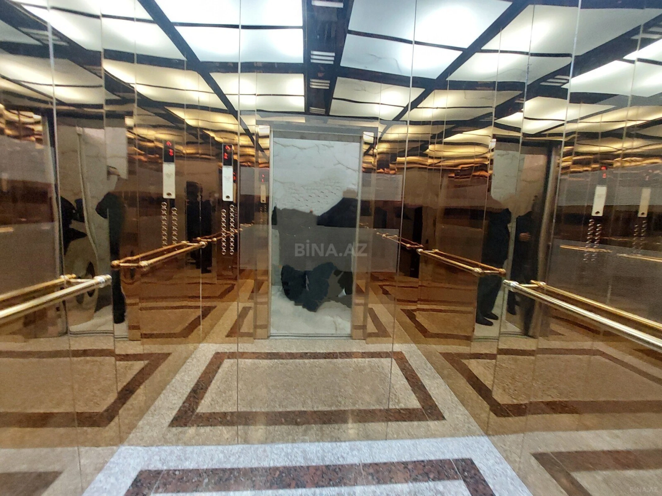 Satılır 2 otaqlı mənzil 118 m²