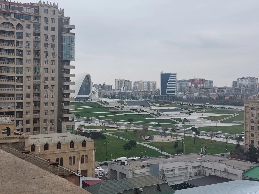 Satılır 2 otaqlı mənzil 118 m²