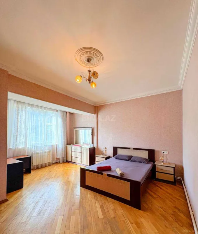 Kirayə verilir 3 otaqlı mənzil 150 m²