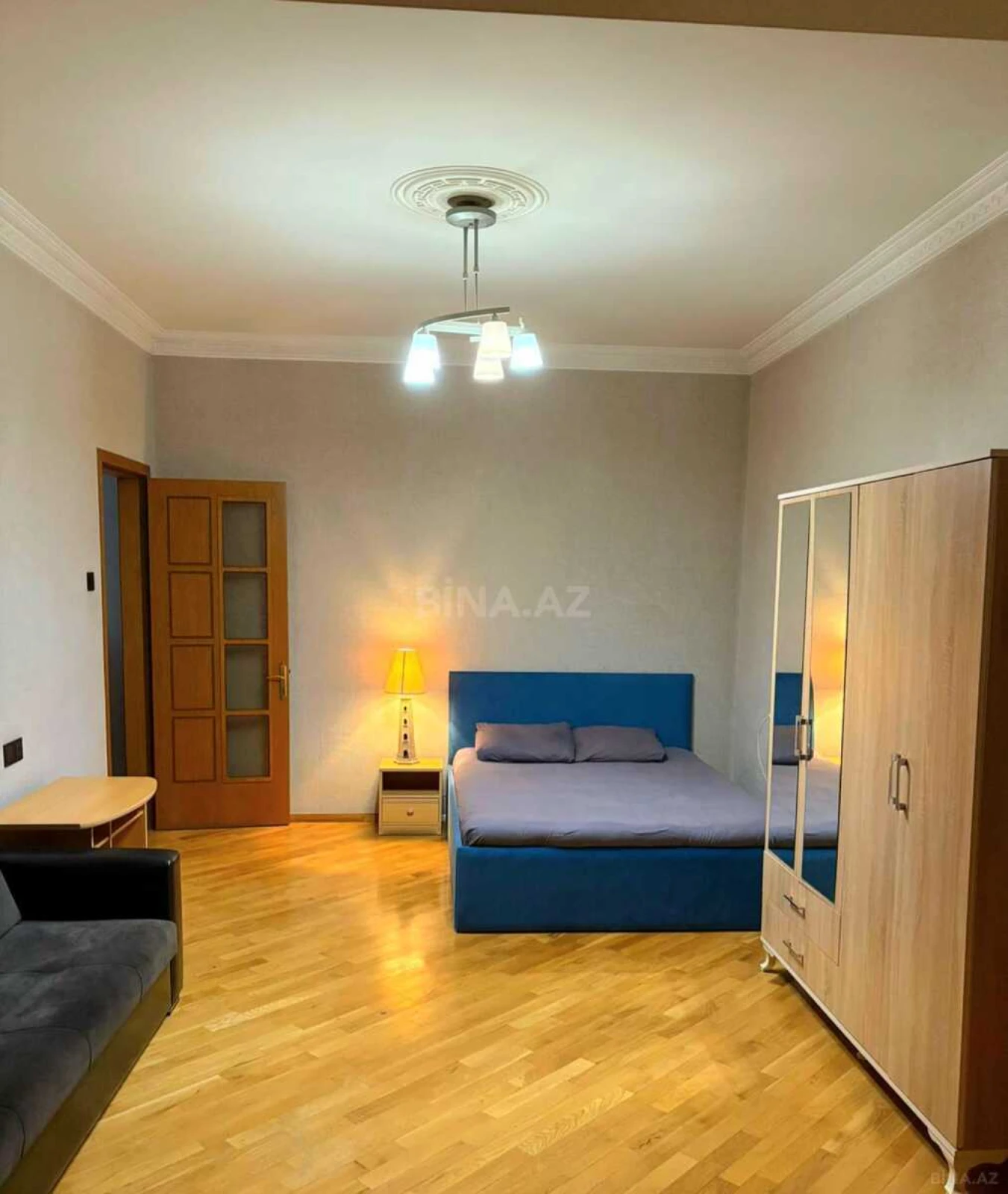 Kirayə verilir 3 otaqlı mənzil 150 m²