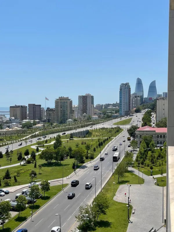 Kirayə verilir 3 otaqlı mənzil 150 m²