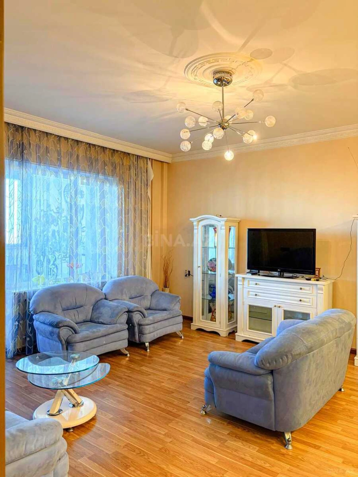 Kirayə verilir 3 otaqlı mənzil 150 m²