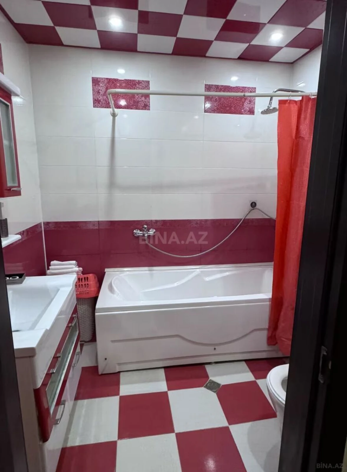 Kirayə verilir 3 otaqlı mənzil 140 m²