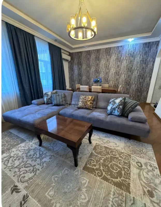 Kirayə verilir 3 otaqlı mənzil 140 m²