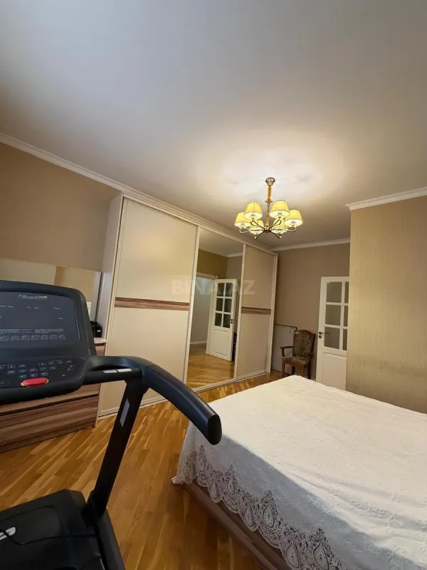 Satılır 3 otaqlı mənzil 135 m²