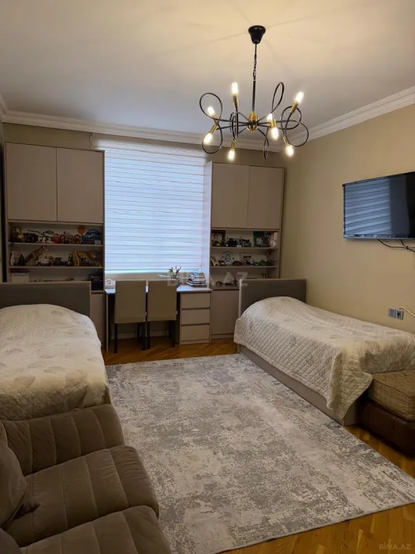 Satılır 3 otaqlı mənzil 135 m²
