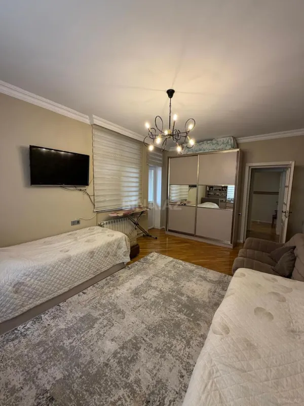 Satılır 3 otaqlı mənzil 135 m²