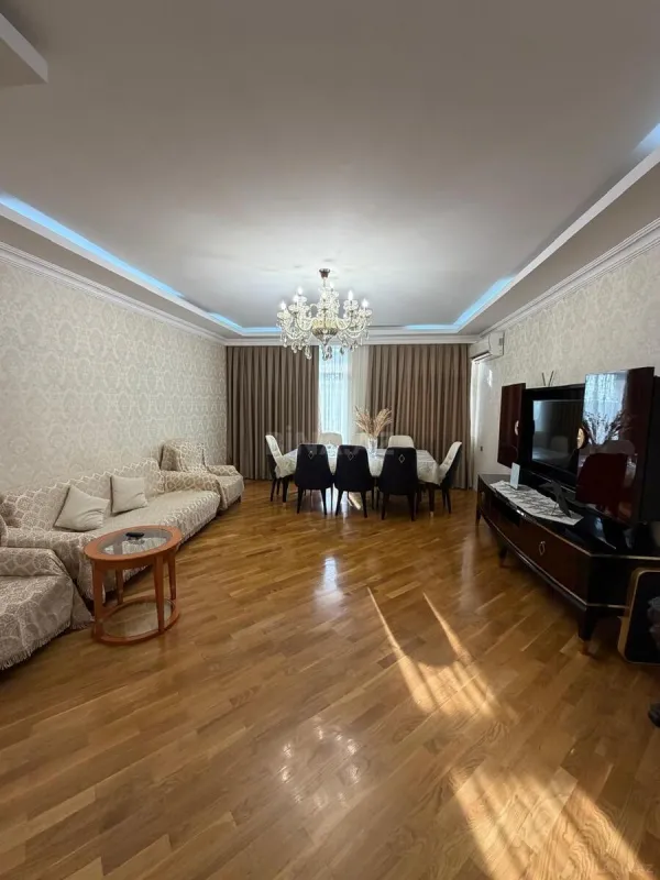 Satılır 3 otaqlı mənzil 135 m²