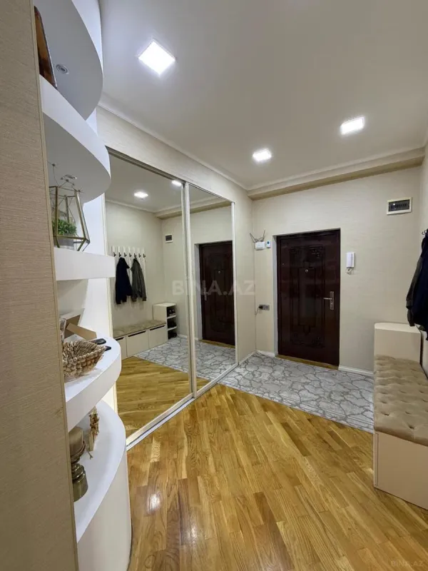 Satılır 3 otaqlı mənzil 135 m²