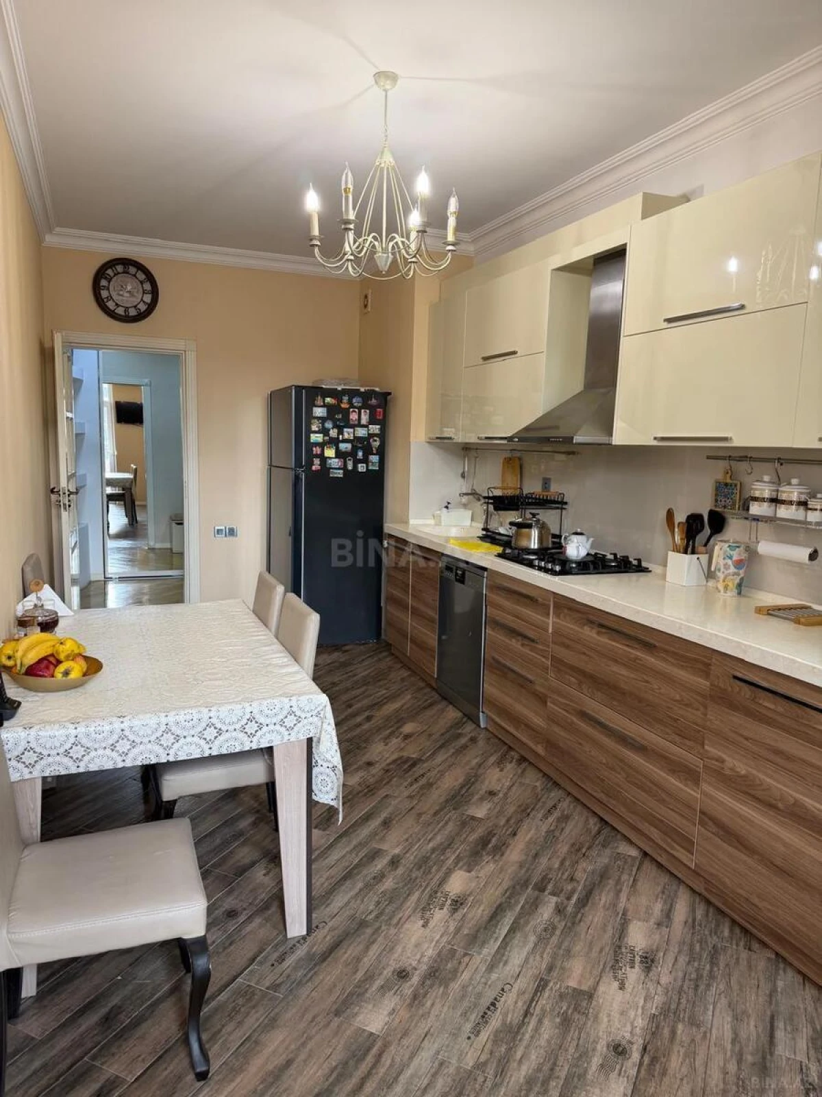 Satılır 3 otaqlı mənzil 135 m²