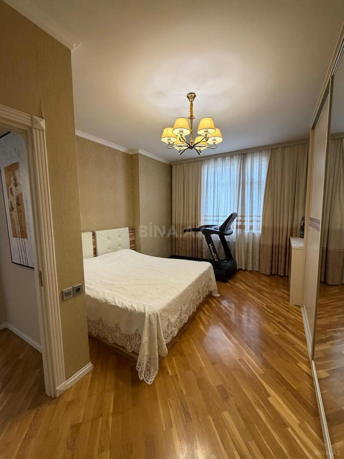 Satılır 3 otaqlı mənzil 135 m²