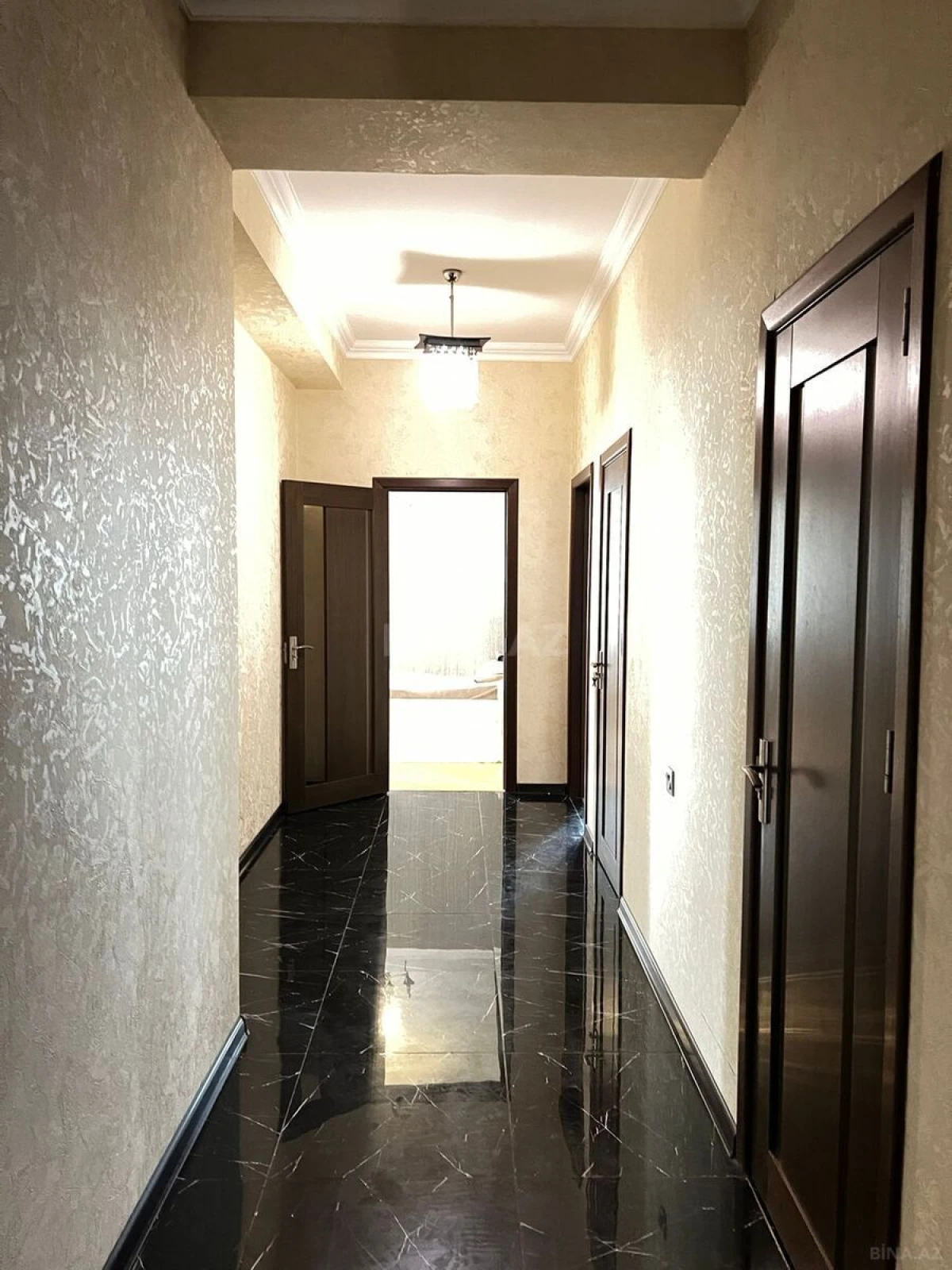 Satılır 3 otaqlı mənzil 147 m²