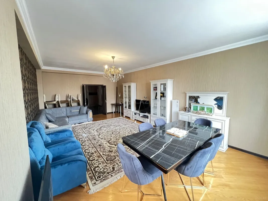 Satılır 3 otaqlı mənzil 147 m²