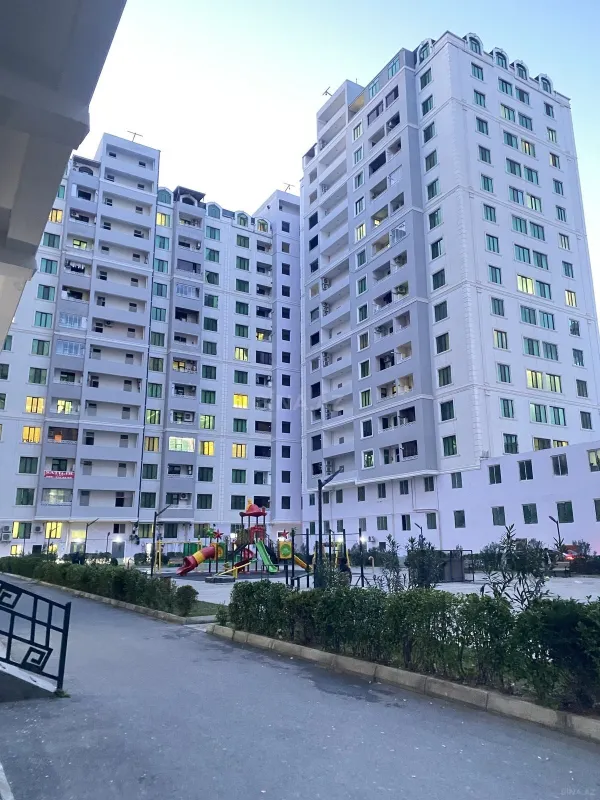 Satılır 4 otaqlı mənzil 174 m²