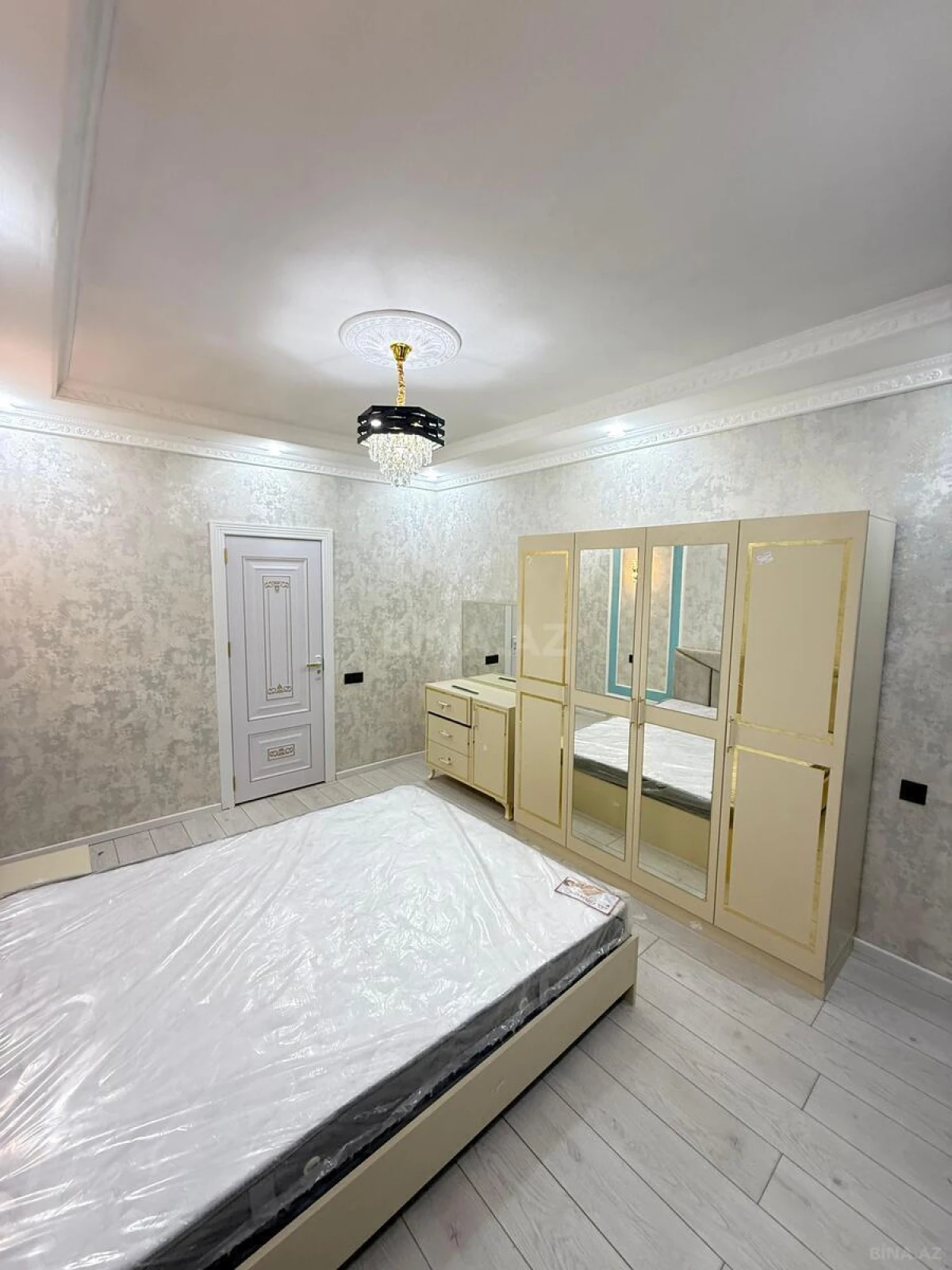 Satılır 2 otaqlı mənzil 65 m²