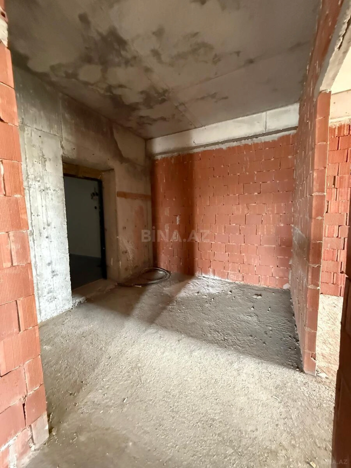Satılır 3 otaqlı mənzil 112 m²