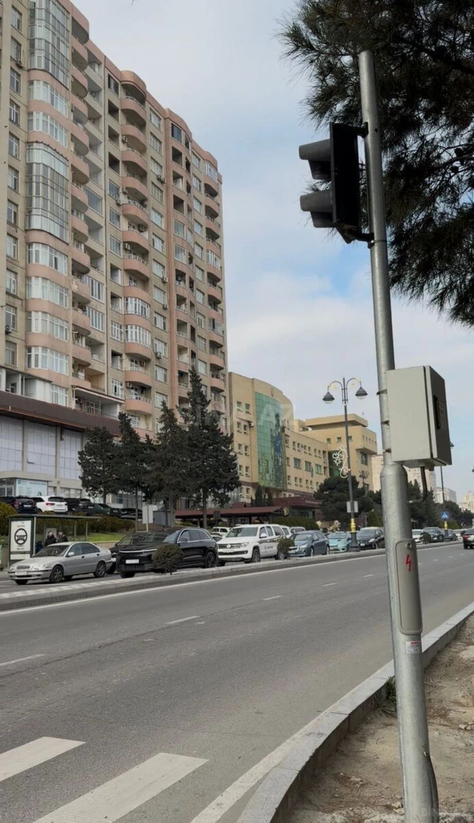 Satılır 2 otaqlı mənzil 130 m²